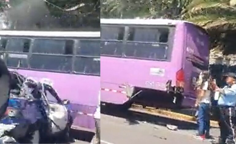 Auto choca con camión y provocan carambola en Calzada de Tlalpan