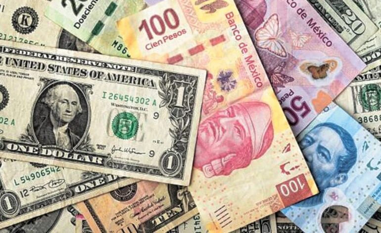 Dólar se cotiza en 17.07 pesos a la espera de declaración de Banxico