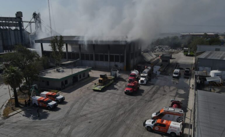 Controlan incendio en planta de reciclaje Simeprode en Guadalupe, NL